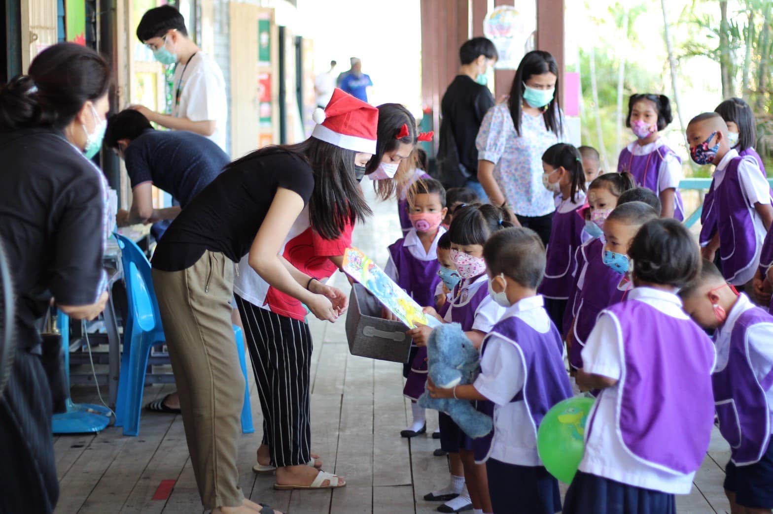 GMH Charity Bird Net activity in Ban Phai Lom, Nakhon Pathom, photo 5 of 14